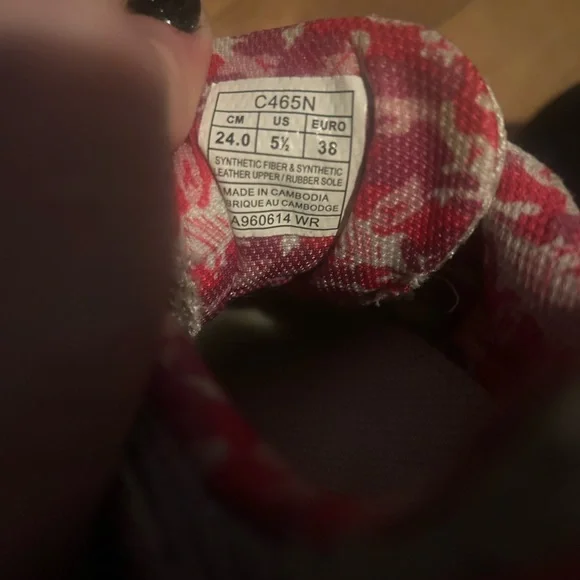 ASICS - Picture 3 of 3